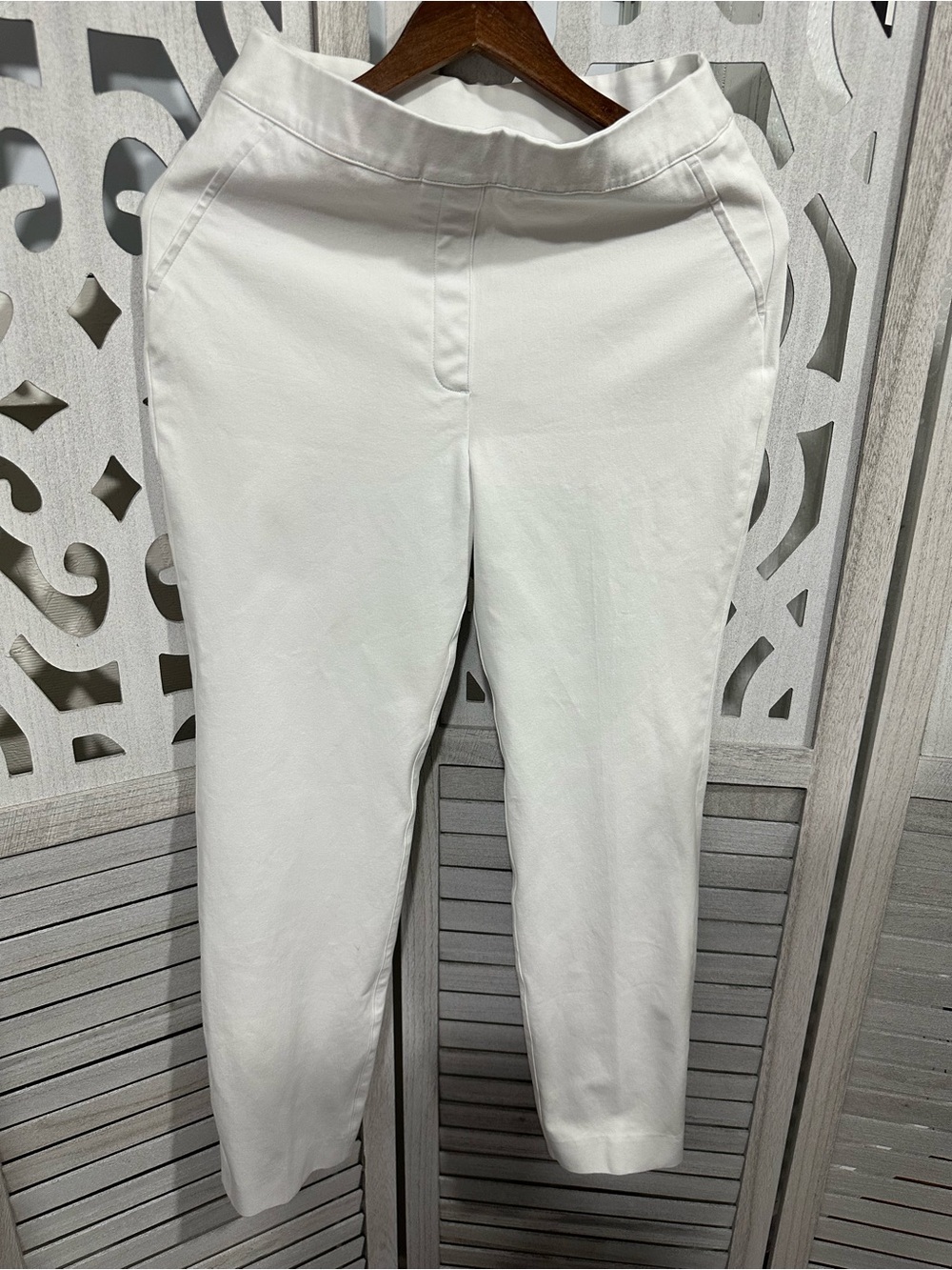 SPANX White Slim Ankle Cropped Pull-On Jeans size M